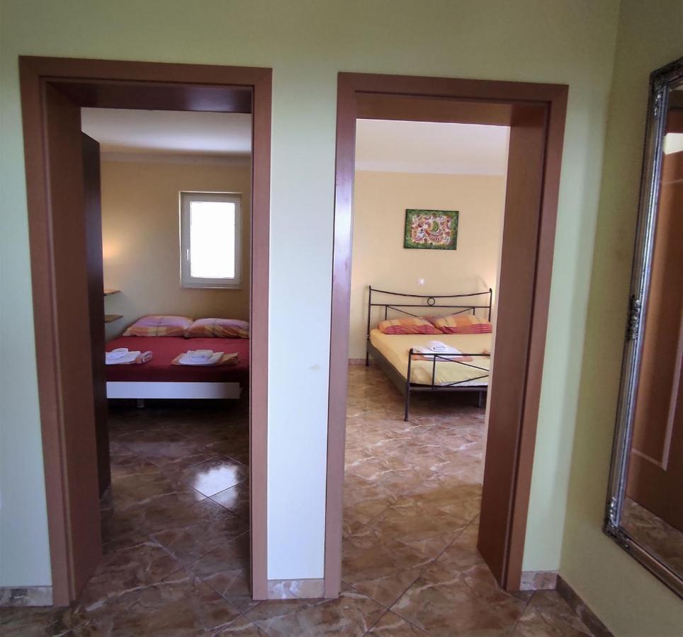 Apartments Barisic Hrvatskih Zrtava 404 Seget Vranjica โตรกีร์ ภายนอก รูปภาพ