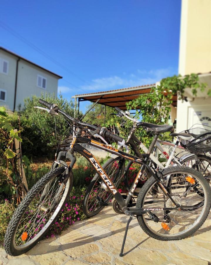 Apartments Barisic Hrvatskih Zrtava 404 Seget Vranjica โตรกีร์ ภายนอก รูปภาพ