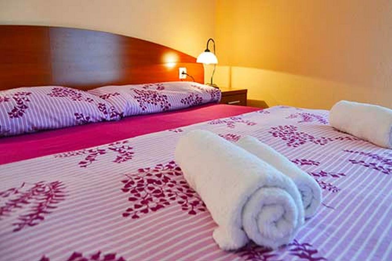 Apartments Barisic Hrvatskih Zrtava 404 Seget Vranjica โตรกีร์ ภายนอก รูปภาพ