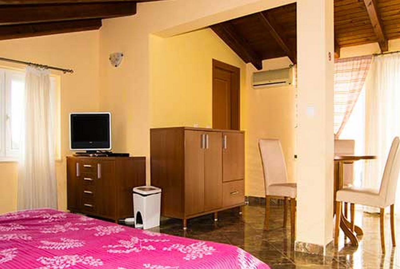 Apartments Barisic Hrvatskih Zrtava 404 Seget Vranjica โตรกีร์ ภายนอก รูปภาพ