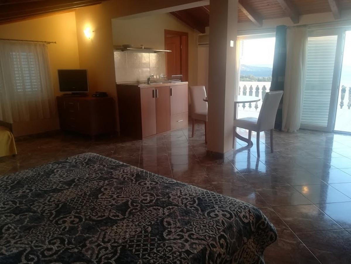 Apartments Barisic Hrvatskih Zrtava 404 Seget Vranjica โตรกีร์ ภายนอก รูปภาพ