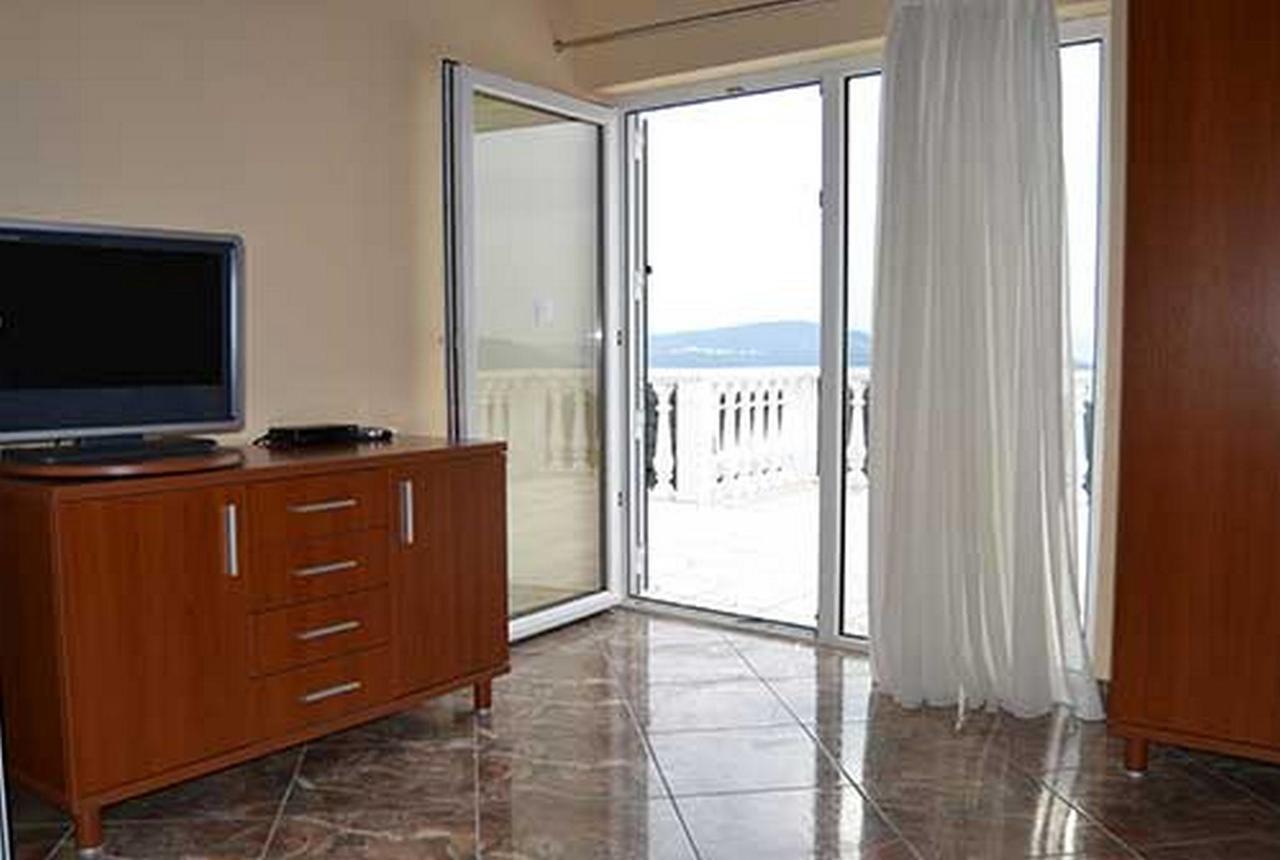 Apartments Barisic Hrvatskih Zrtava 404 Seget Vranjica โตรกีร์ ภายนอก รูปภาพ