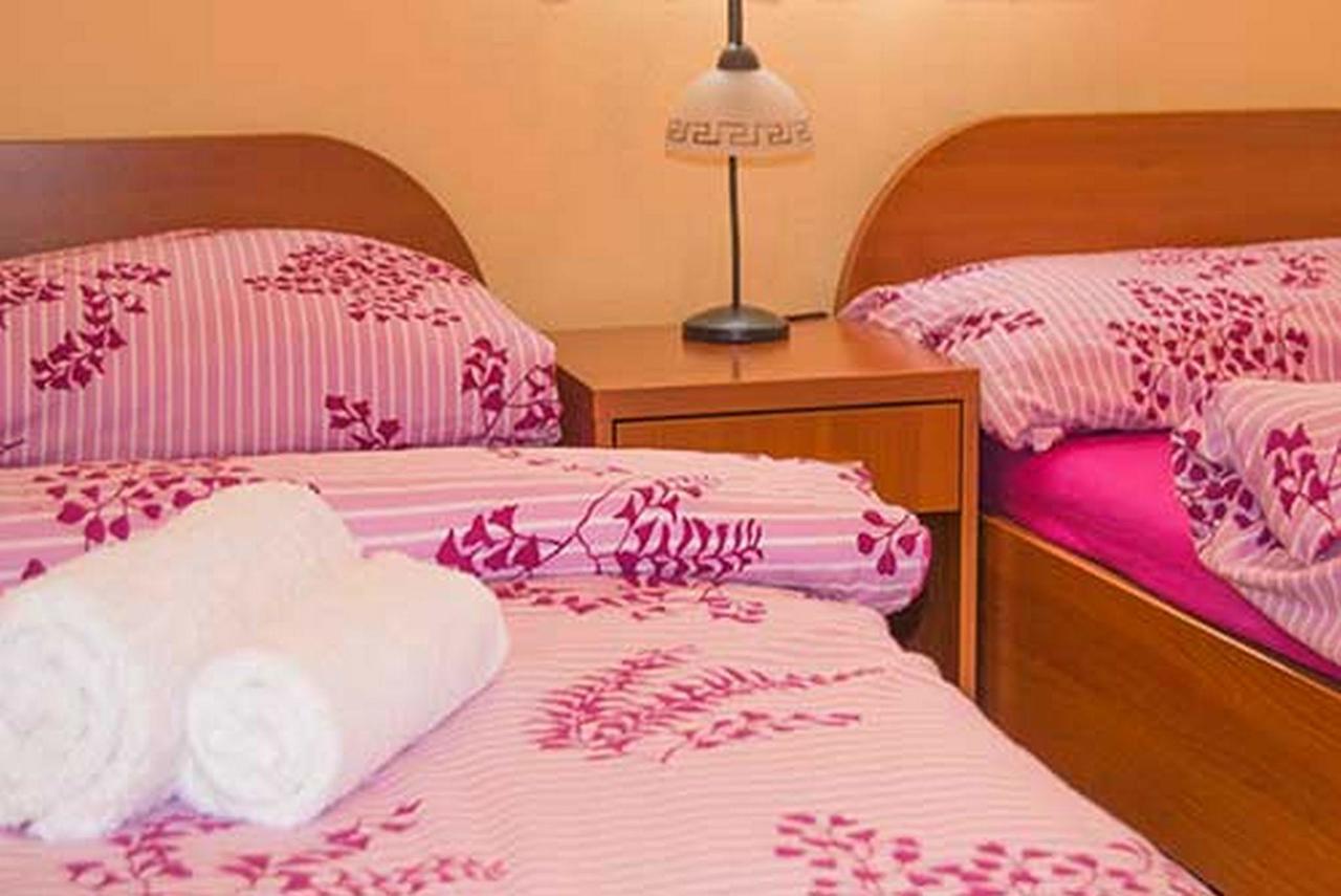 Apartments Barisic Hrvatskih Zrtava 404 Seget Vranjica โตรกีร์ ภายนอก รูปภาพ