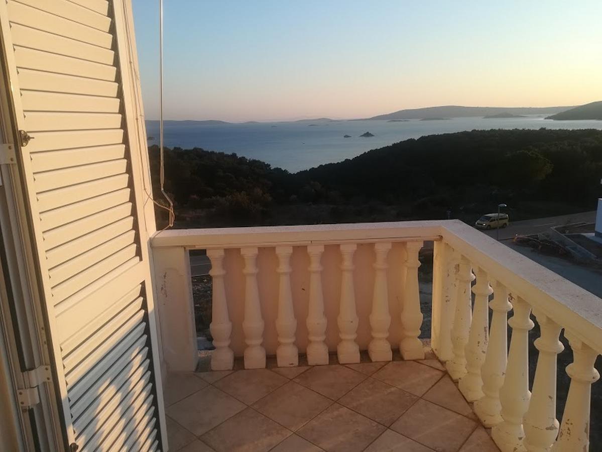 Apartments Barisic Hrvatskih Zrtava 404 Seget Vranjica โตรกีร์ ภายนอก รูปภาพ