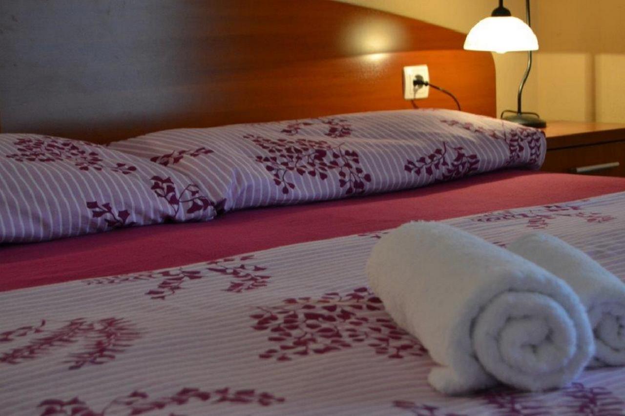 Apartments Barisic Hrvatskih Zrtava 404 Seget Vranjica โตรกีร์ ภายนอก รูปภาพ