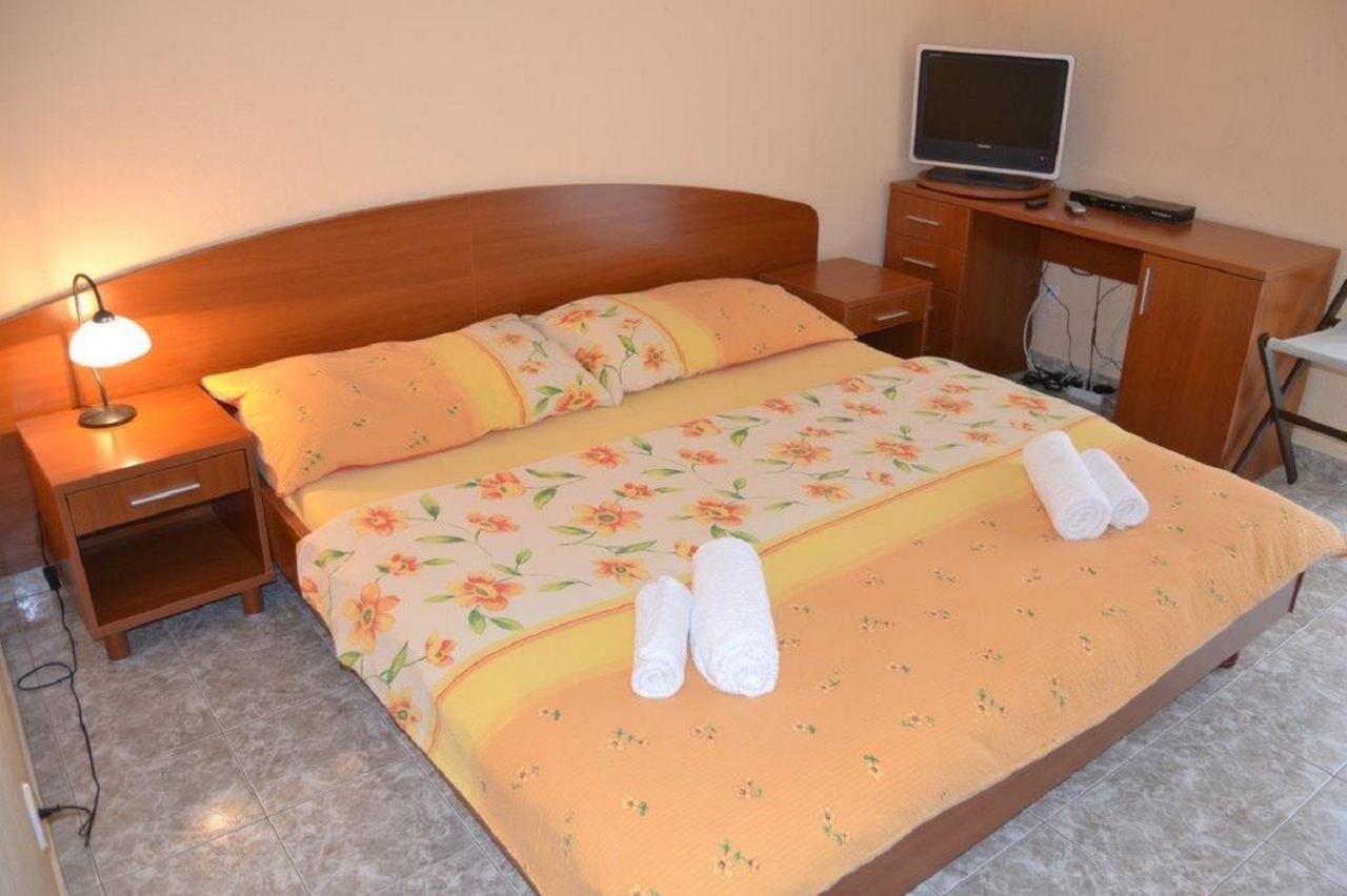 Apartments Barisic Hrvatskih Zrtava 404 Seget Vranjica โตรกีร์ ภายนอก รูปภาพ